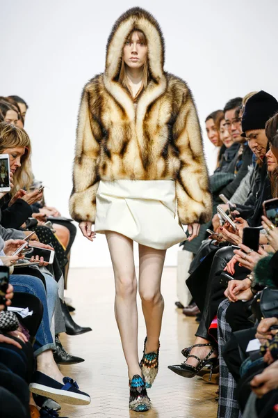Look 3